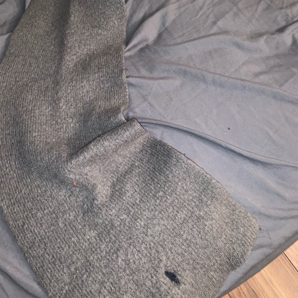 ❌(SOLD ELSEWHERE)❌
Polo Waffle Cashmere Wool Scarf In Light Grey⚪️ - Picture 2 of 5